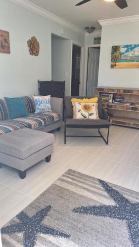 Naples Park Apartment | Near Beach Walk and Bike everywhere FENCED BACKYARD