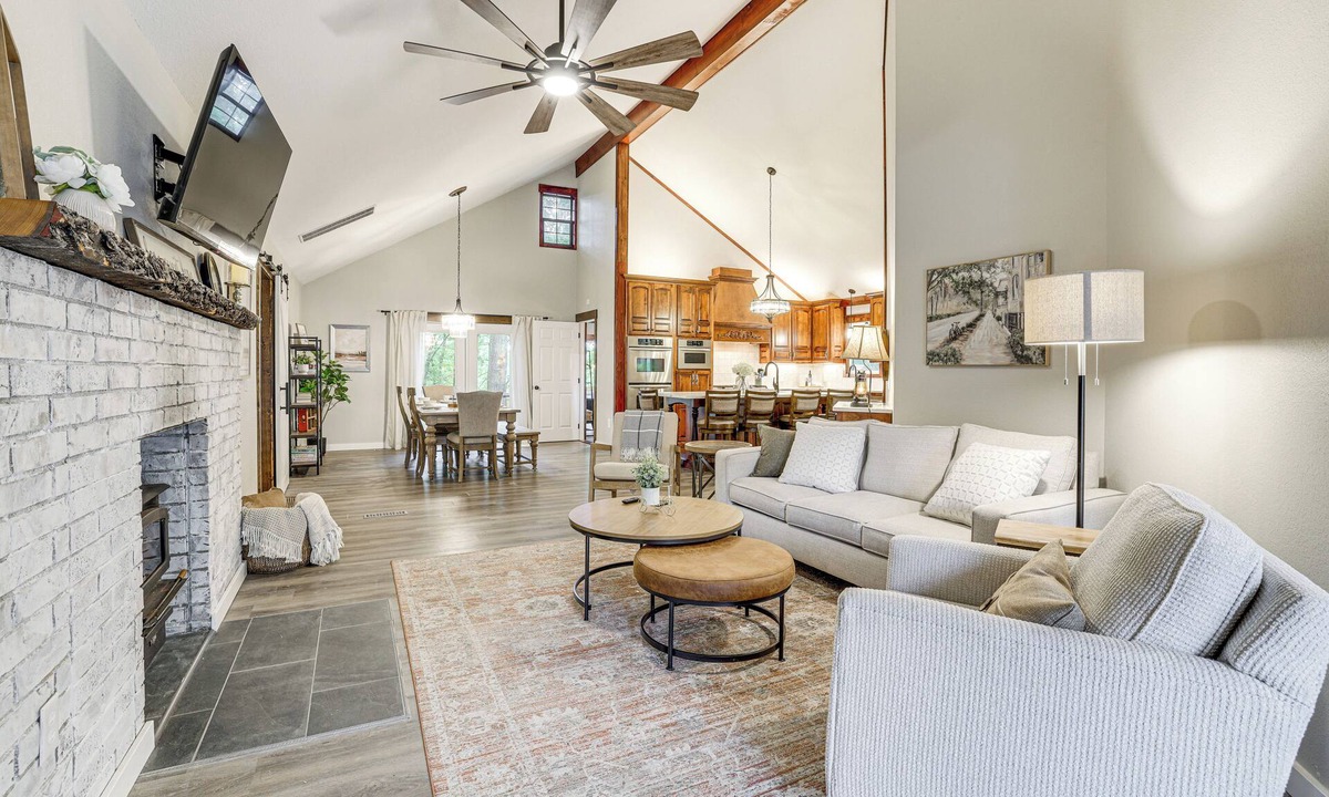 Pineville House | Near Bella Vista Trails & Elk River: Family Home!