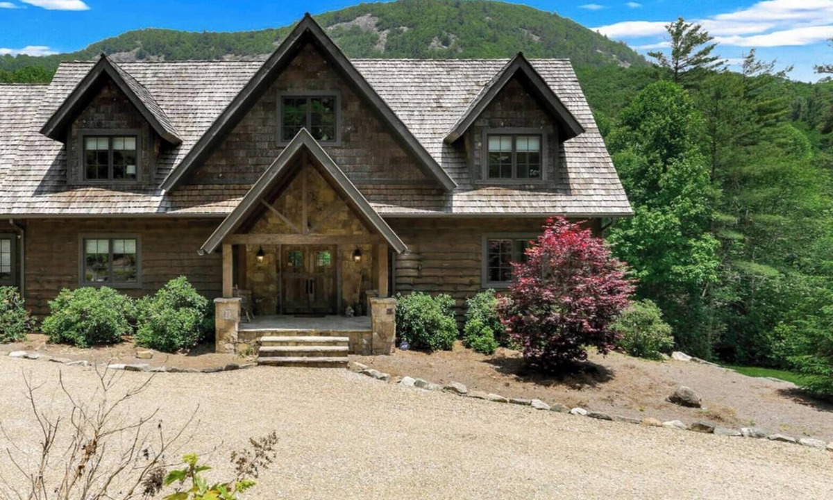 Highlands Cabin | Nearly Six Private Acres. A Spring-Fed Trout Pond. Shortoff MountainViews | Shortoff Mountain View