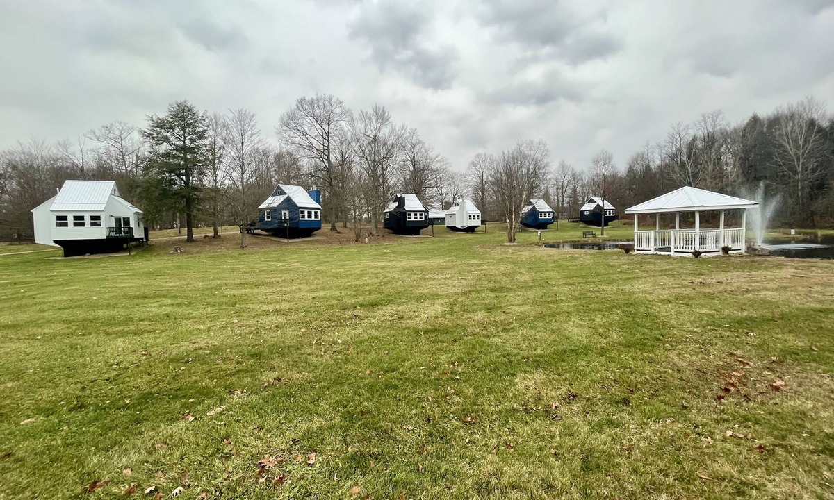 Conneaut Lakeshore Ski Chalet | *NEW ALL 6 Chalets by the Lake - Conneaut Lake, PA