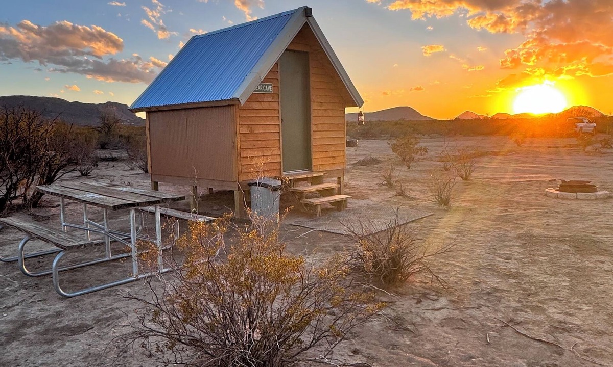 Alpine Cabin | New Build 2 person Bear Cave Cabin close to Big Bend NP & SP