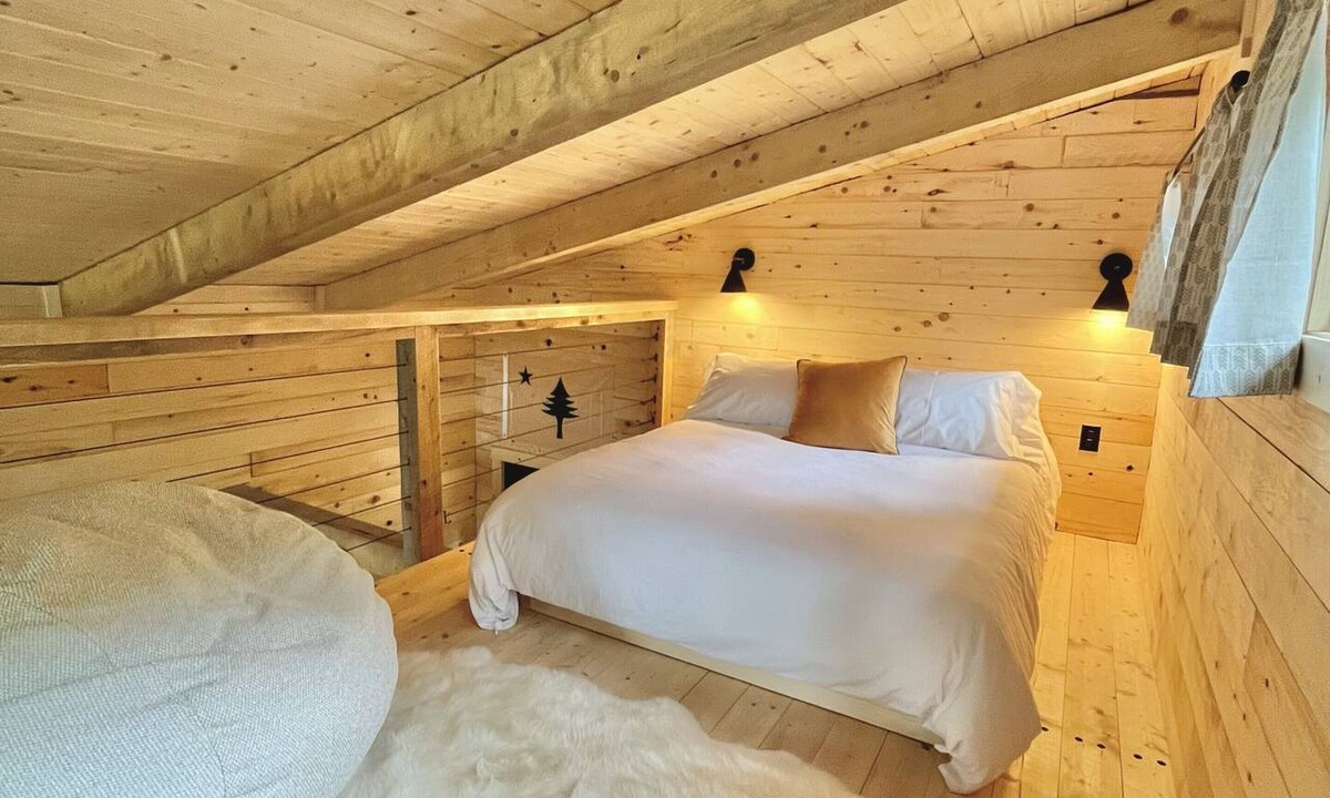 Stockton Springs Cabin | NEW BUILD Hemlock Cabin - Sauna & Walk to Sandy Point Beach
