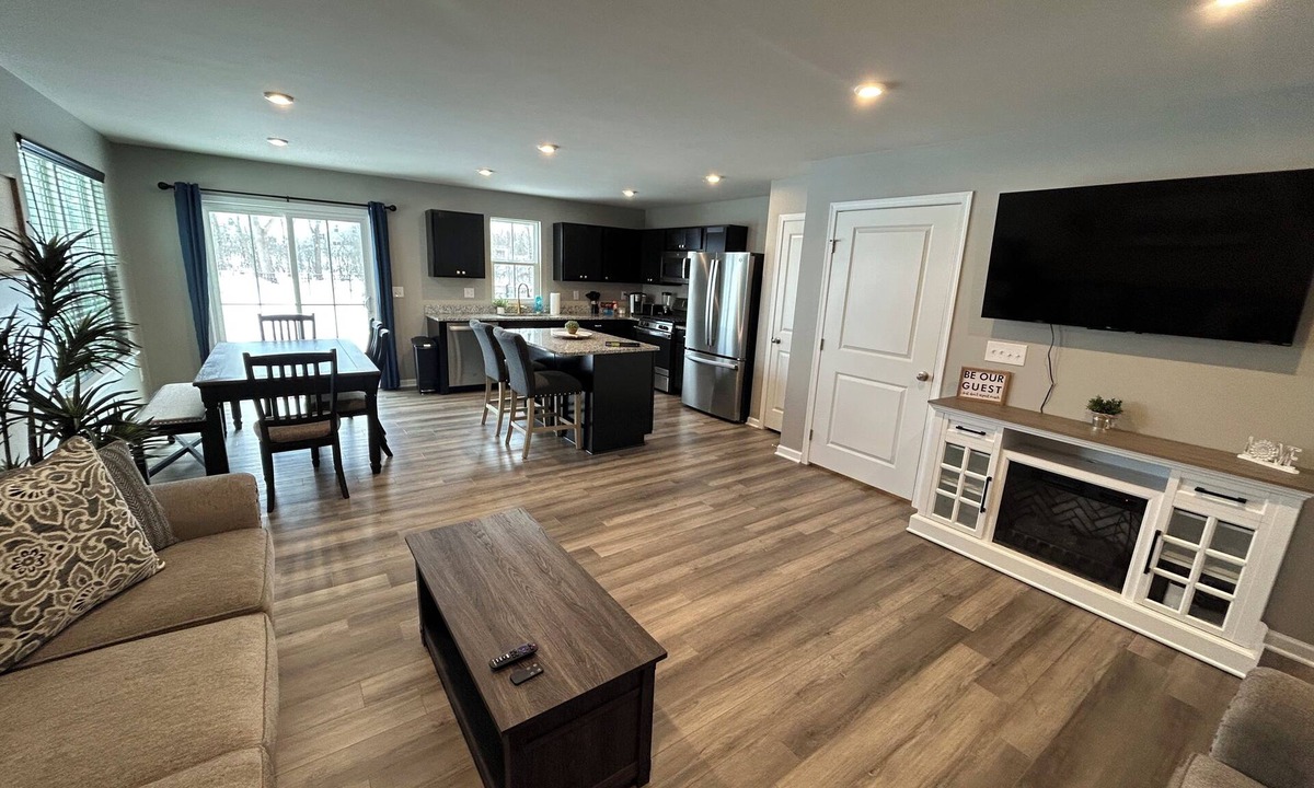 Lackawanna House | New, central spacious stadium townhome in West Seneca. Fully furnished, WiFi, AC