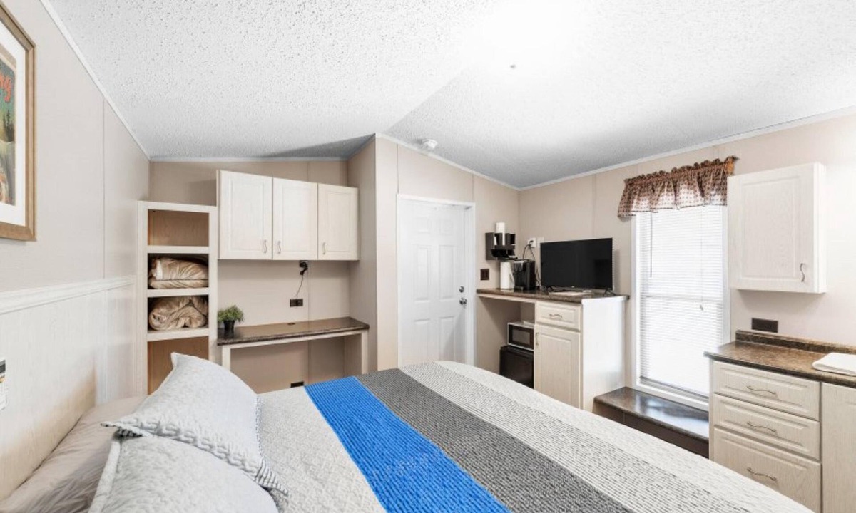 Kingston Cabin | NEW! DazeOFF too(Suite 7) - Pet Friendly Suite by The Lodges at Fossil Creek
