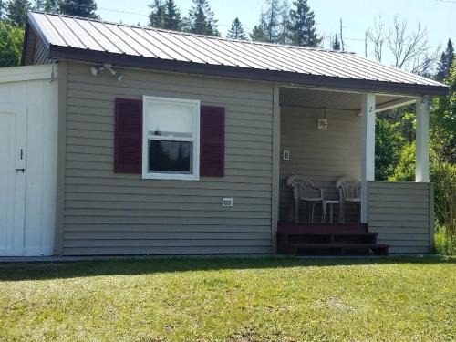 Stewartstown House | New Hampshire Cabin near Pittsburg, Ideal for a Vacation in Nature