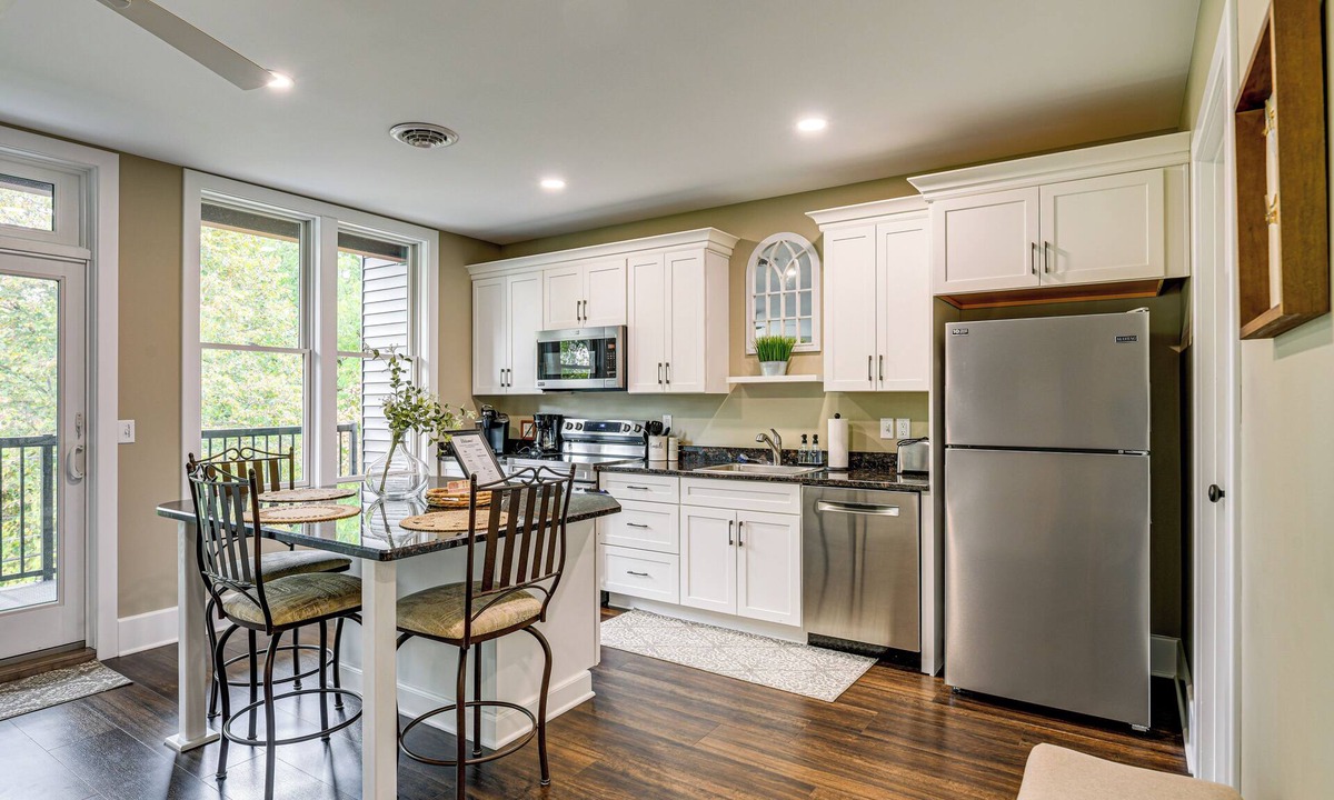 Akron Apartment | NEW in 2024, 'litfin Loft' - Village of Akron