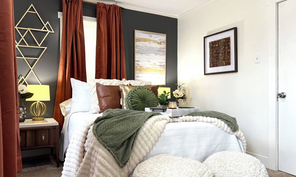 Englewood House | NEW Kitchen - The Uptown Collective