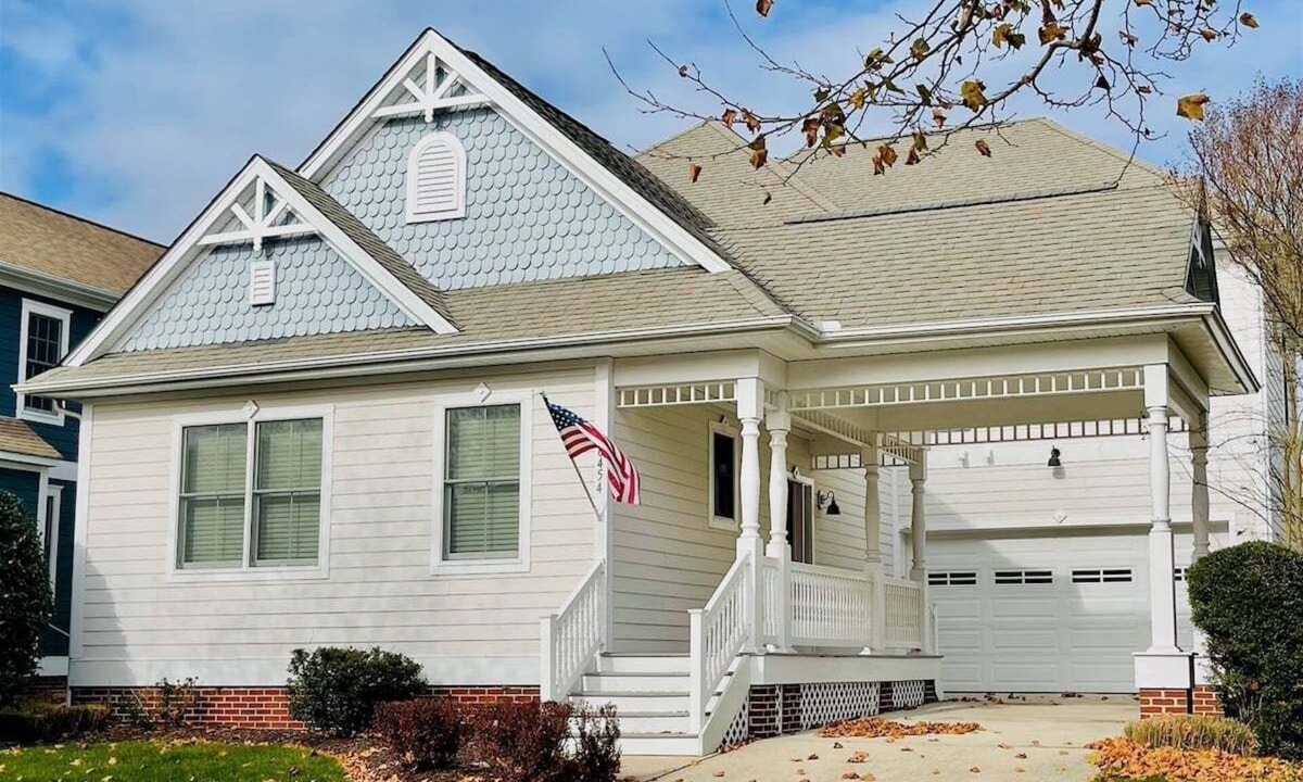 The Commons House | New Listing: Bayside Resort: Beautiful 5 Bedroom
