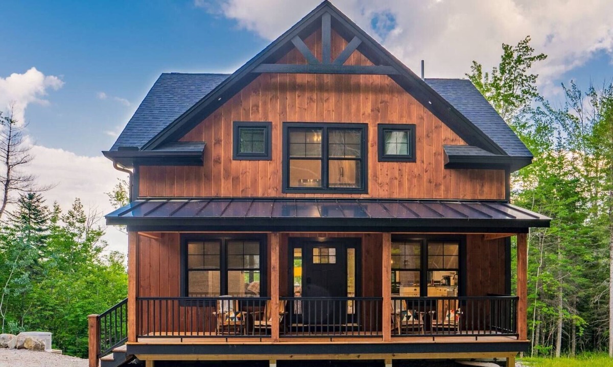 Bethel House | New Lux Chalet! Game Rm! Hot Tub! Views! Sleeps 12