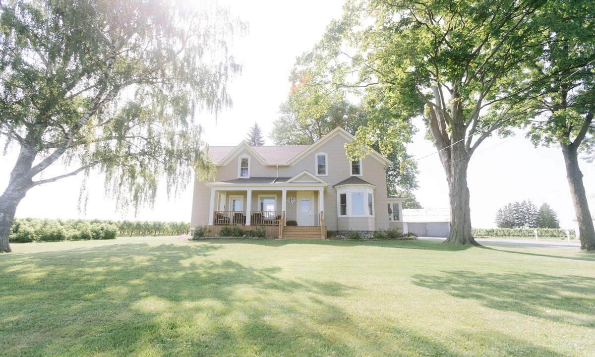 Virgil House | NEW Luxury Modern Farmhouse in the Vineyards ✤ 3 Bedroom - Niagara-on-the-Lake