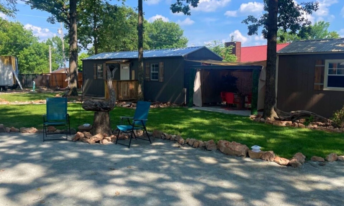 Grove Resort | New modern cabin on a beautiful shaded property across from Honey Creek Bridge.
