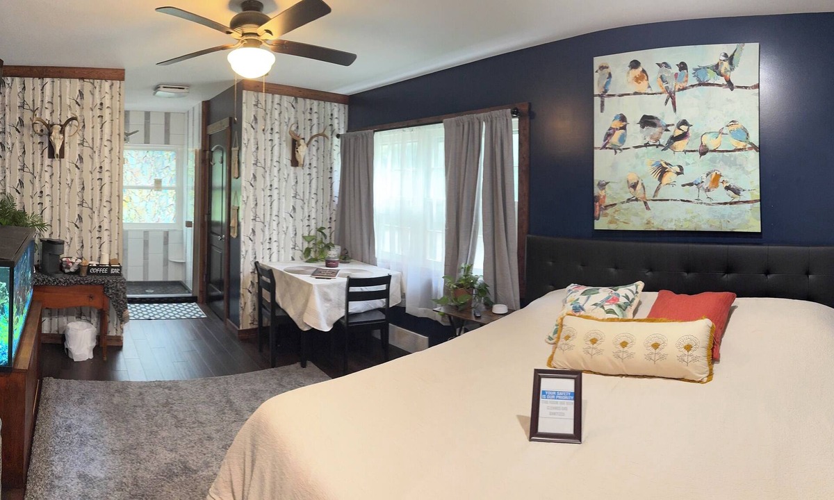 Rochester Apartment | New/Quiet/Woodsy 2 min-490/590-City