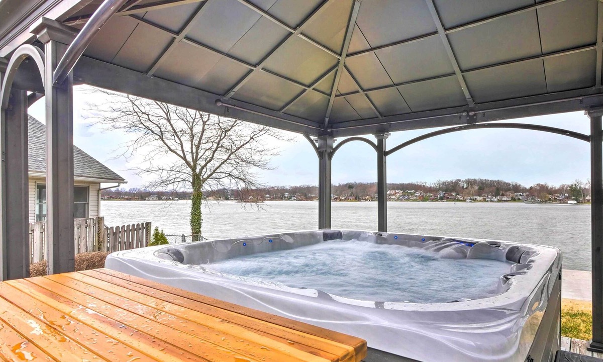 Portage Lakes House | NEW! 'The Docks @ Waterside' Lake Home w/ Hot Tub!