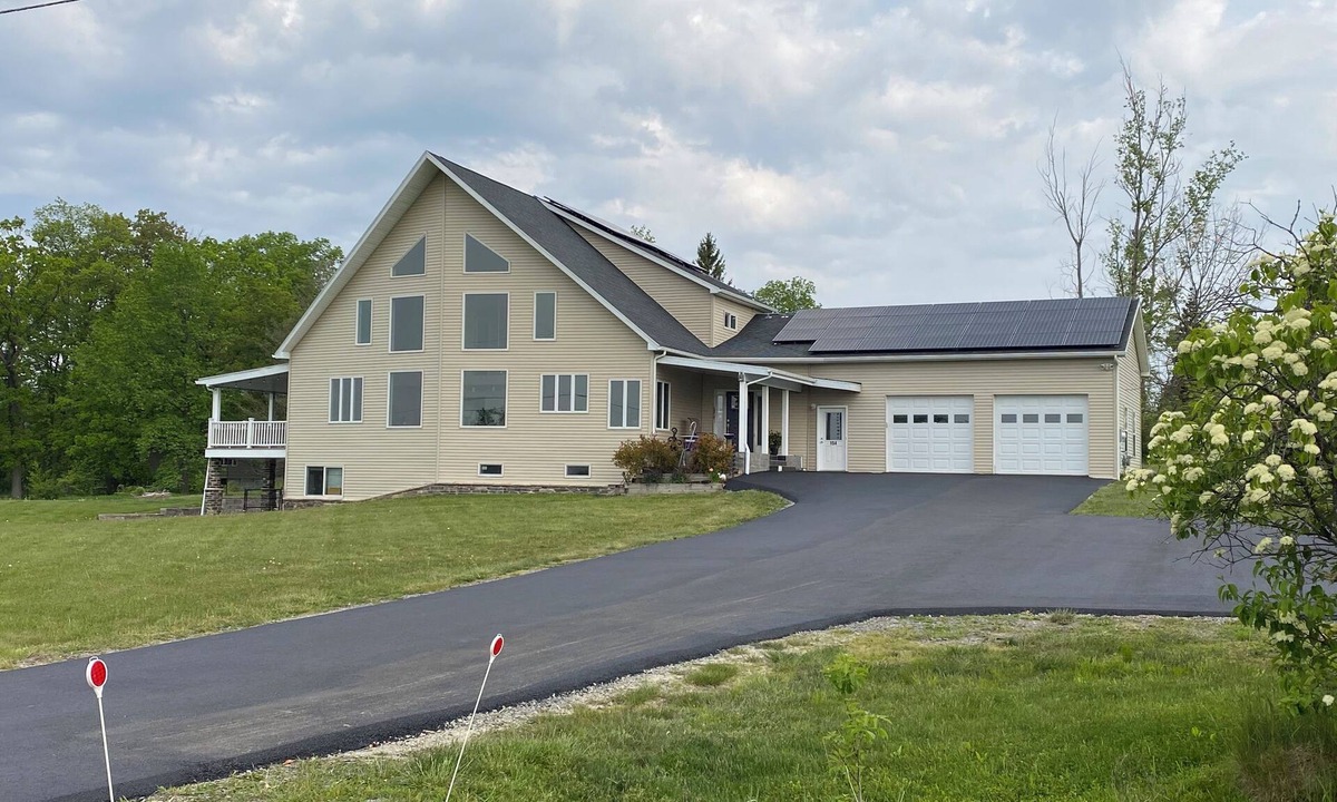Ithaca House | Newer house for quiet groups, great views near Cornell and Ithaca downtown, 6-11