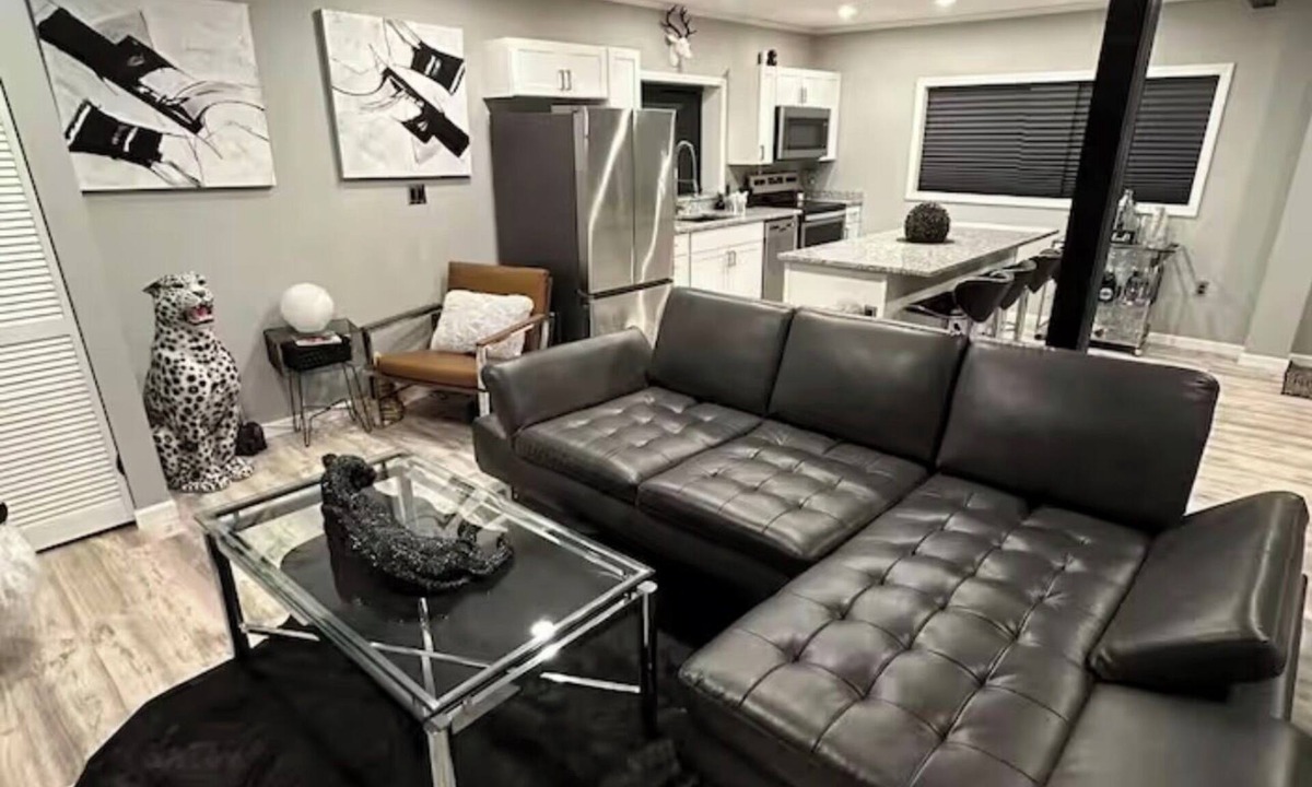 Ross Township House | Newley Updated Modern Entire Home