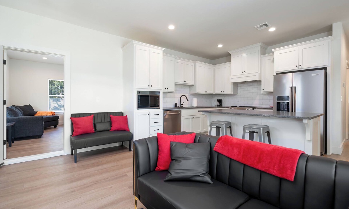 Tulsa House | Newly Built Modern Getaway on Private Acreage!