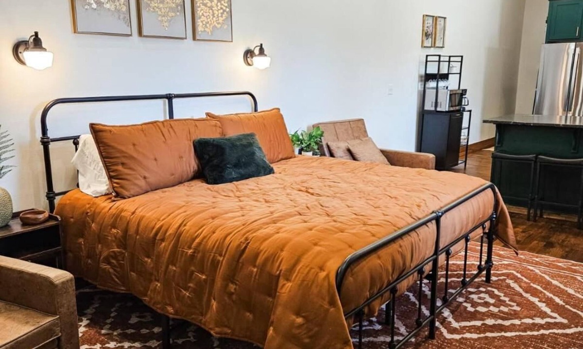 Farmington Apartment | Newly opened stay close to UA!