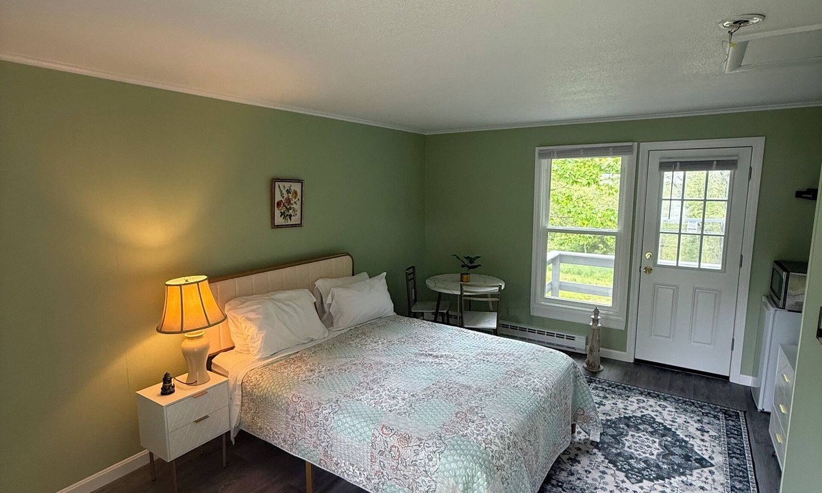 Boothbay Cabin | Newly Renovated Cozy Cove Cabin at White Anchor Inn