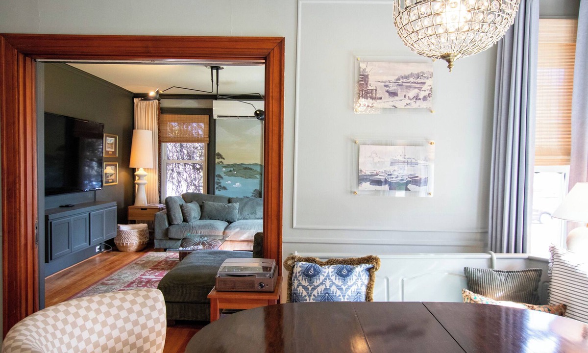 Rosemont House | Newly Renovated Group-Friendly On-Site Parking 10Min to Old Port