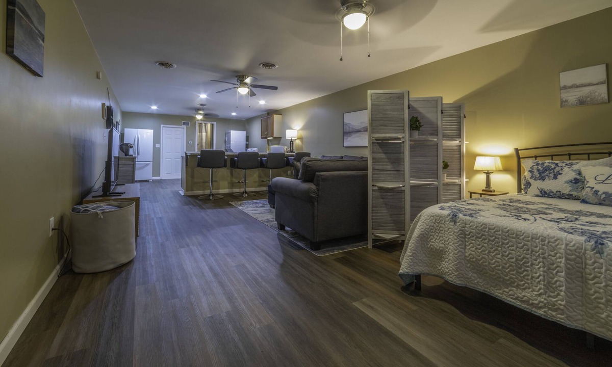 Sharpsville Apartment | Newly renovated studio apartment! Close to Buhl Park and Shenago Reservoir Lake