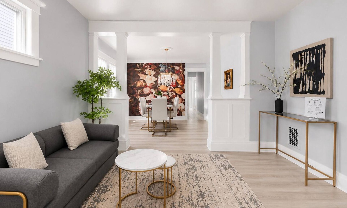 Buffalo House | Niagara RiversideView 2King Arcade GameRoom WiFi FreeParkng Office Sleep 10