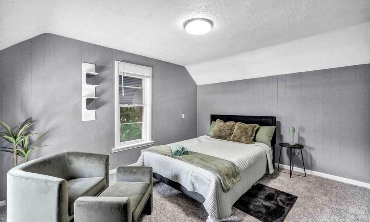 Highland Square House | Nightly Nickel Nest (2BR,1BA) Near Highland Square