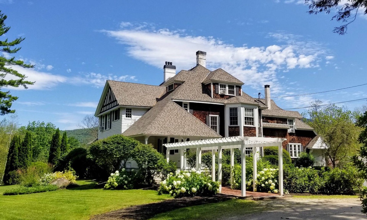 North Conway House | Nirvana Manor: Spacious Elegant Historic Cottage- View, Skiing, Story Land, More