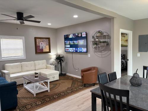 Buffalo Apartment | No Chores, 10min to downtown and 25min to Niagara Falls