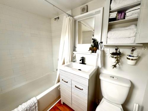 Carleton Place Apartment | NookSide Nest 1 bedroom Upstairs suite King, Kitchenette, Parking