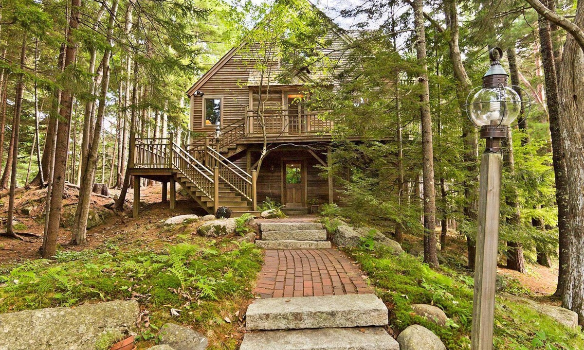 Northeast Harbor House | Northeast Harbor home wth beautiful interior and walking distance to town/harbor