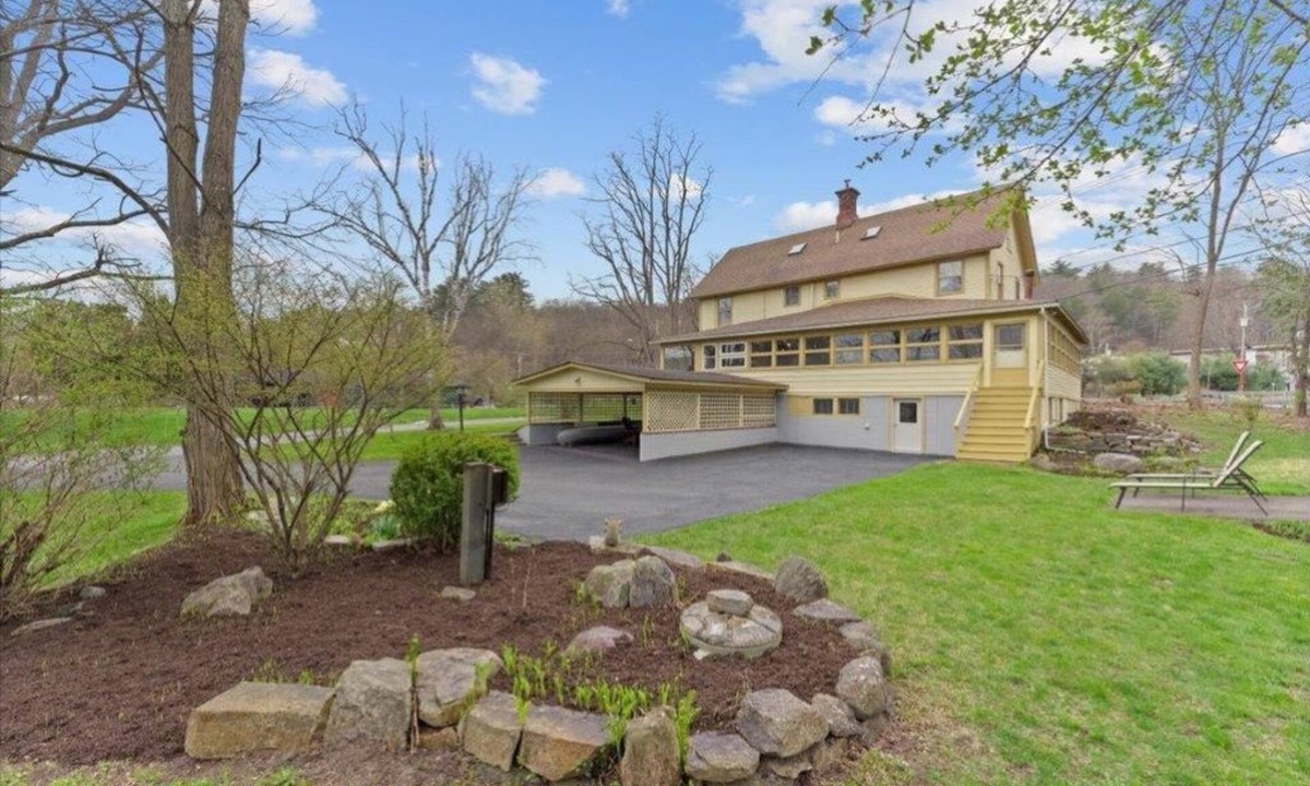 North Lake George House | NORTHERN LAKE GEORGE HOME AND COTTAGE NEAR BEACH, BOAT LAUNCH AND BROOK
