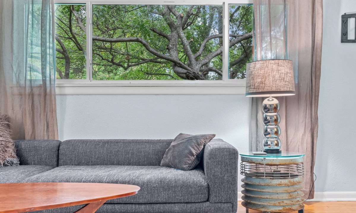 Fort Worth House | Oak Canopy with Cheerful Sprawling Backyard