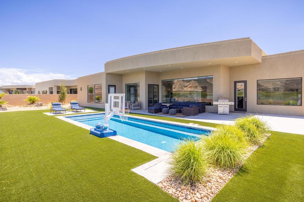 St. George House | Oasis On The 9th