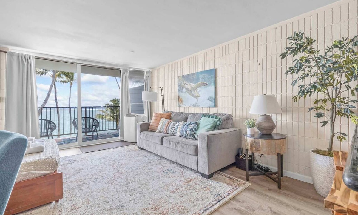 Punaluu Condo | Oceanfront Condo w/Pool & Beach Access
