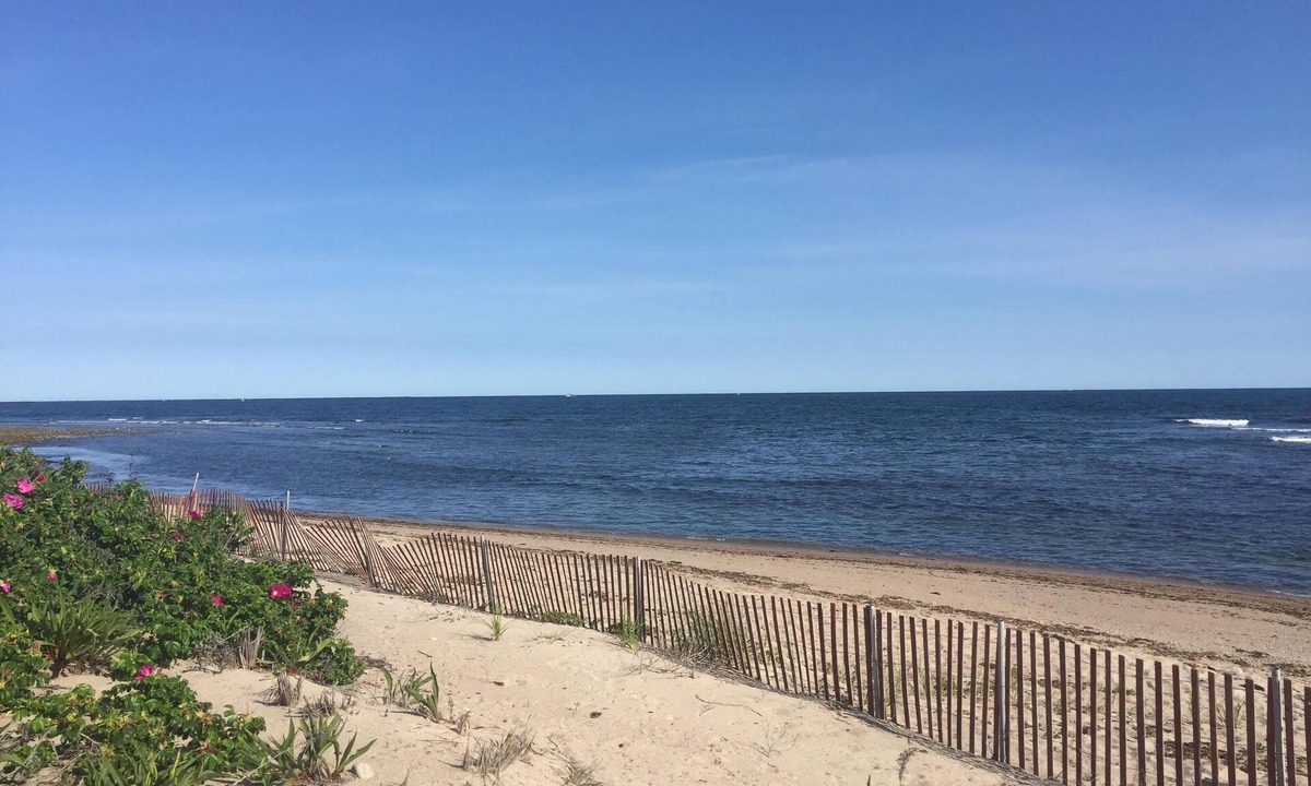 Matunuck Cottage | OCEANFRONT! Priv beach w/amazing views, A/C, Skydeck, Stream TV, Great Memories!