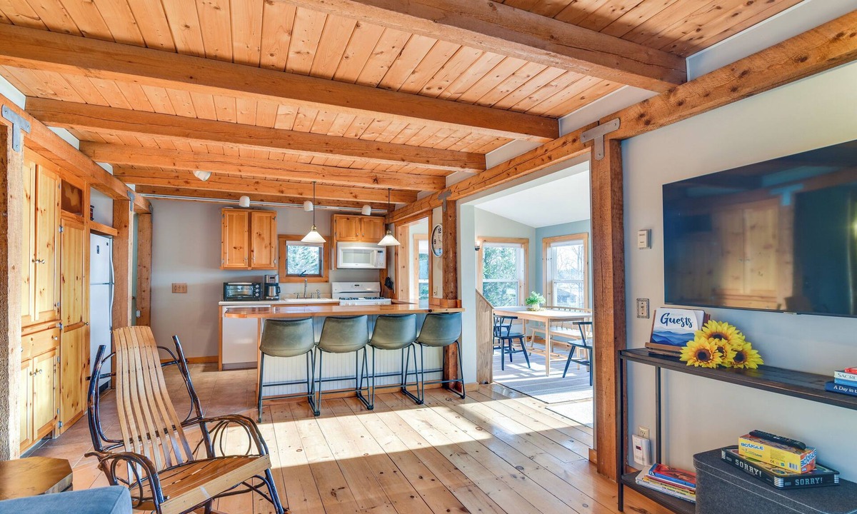 Bass Harbor Cottage | Oceanside Bass Harbor Home w/Peaceful Deck!