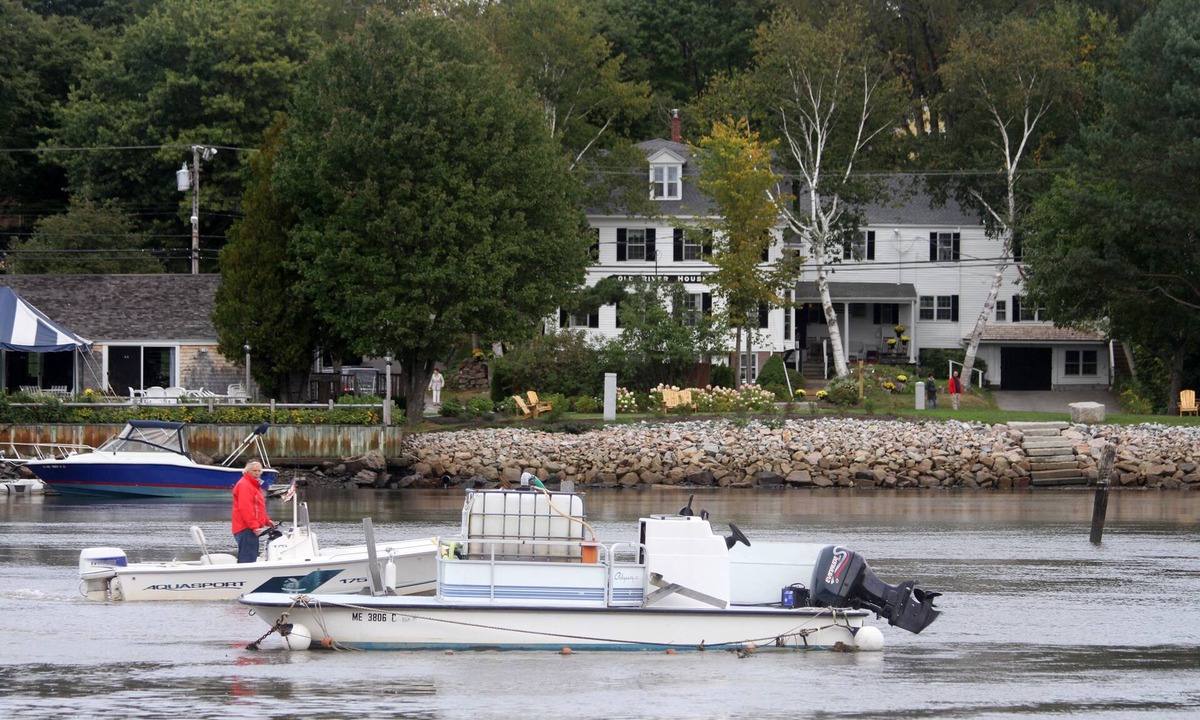 Kennebunkport House | "Old River House", FAMOUS HISTORIC ELEGANCE. Waterfront/Crashing Ocean Sounds