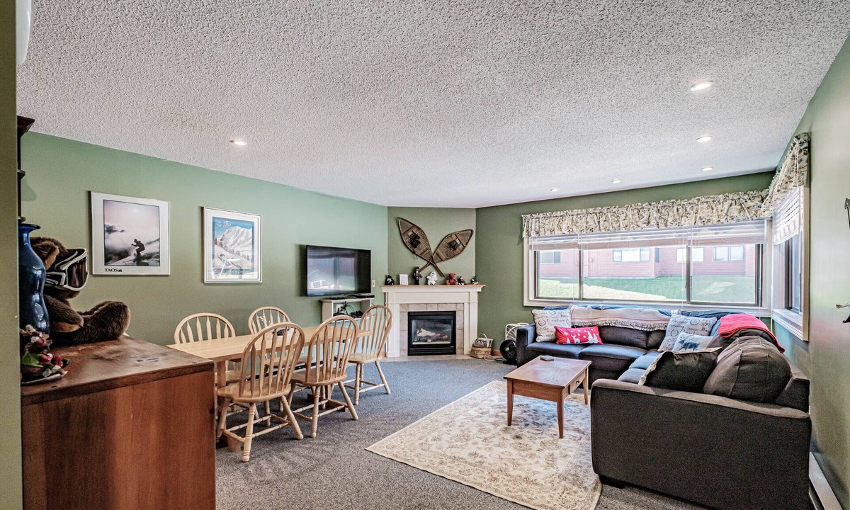 Sunday River Area Condo | On Mountain two bedroom unit sleeping 6