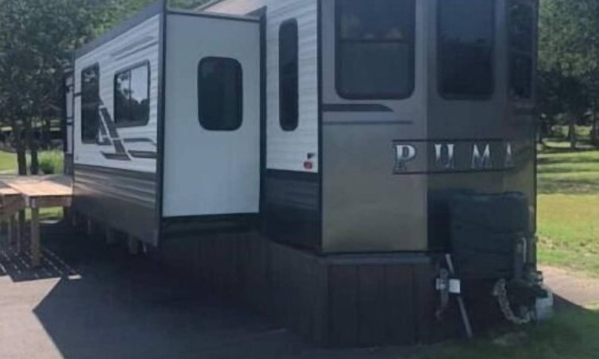 Skiatook House | On-Site Camper Trailer/Vintage