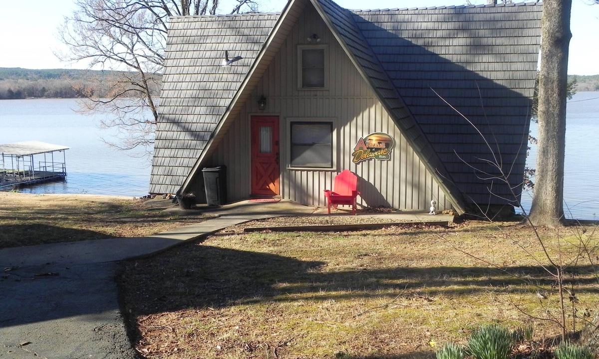Russellville Cabin | On the Shore of Lake Dardanelle Pet Friendly Waterfront Cabin
