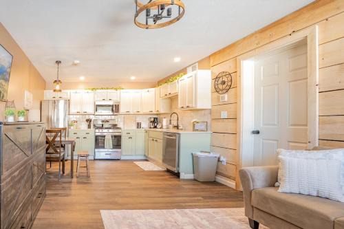 Conneaut Lakeshore Apartment | One Bedroom Haven at Avanti Cove