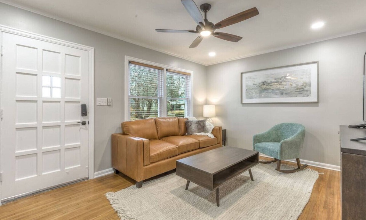Turner Park House | OneCozyPlace Tulsa | King Bed Expo TU Downtown