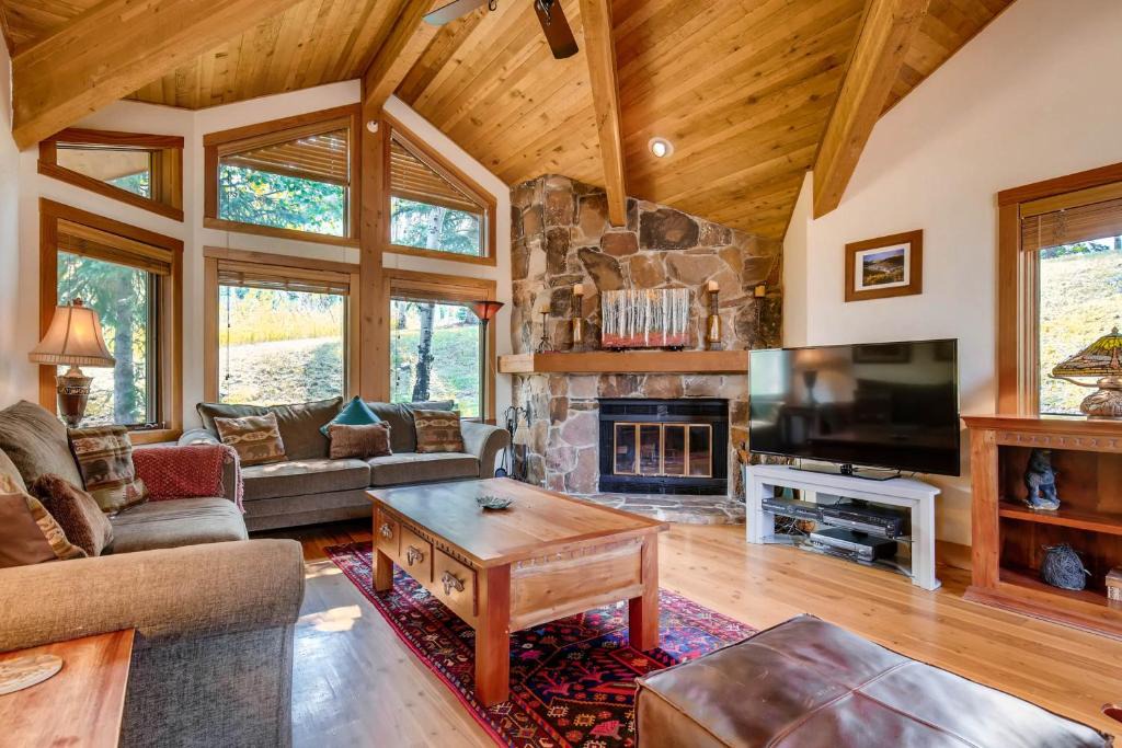 Deer Valley Hotel | Ontario Lodge #5