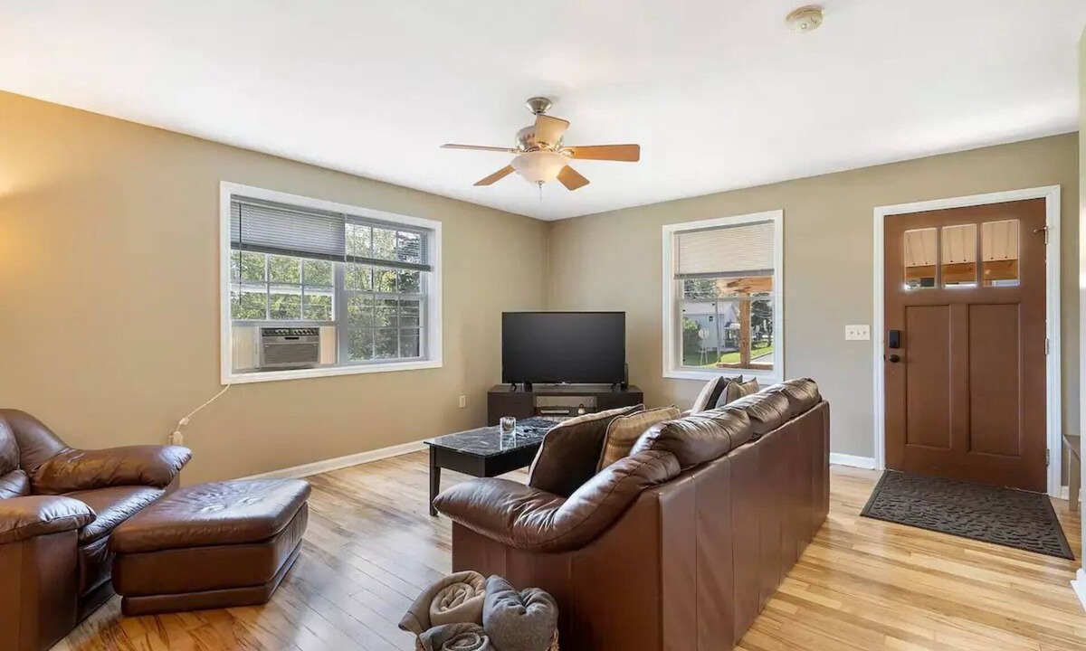 Oswego House | Open Concept/Spacious/Private/Modern/Hardwoods