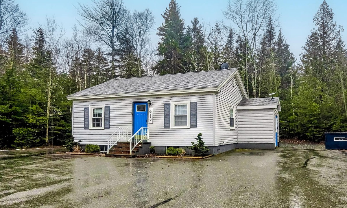Gouldsboro House | Open layout Maine cottage with washer/dryer & grill - dog-friendly