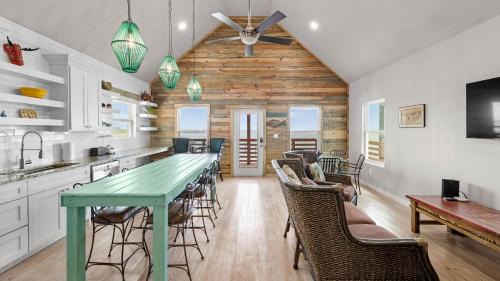 Flour Bluff House | Orange Crush by AvantStay