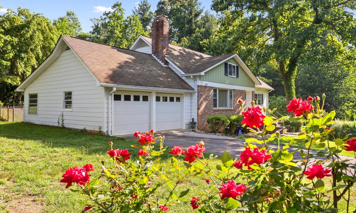 Flat Rock House | Orchard Ridge Retreat