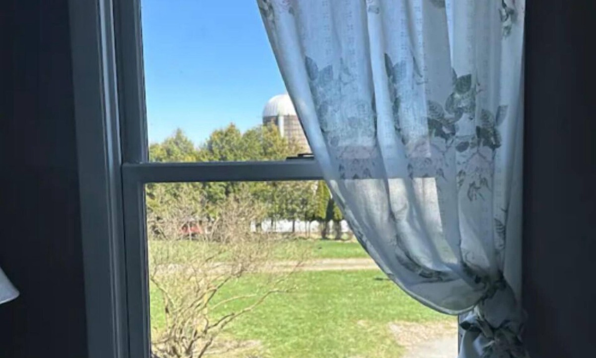 Laurens House | Out in Left Field Home in Country Farm setting