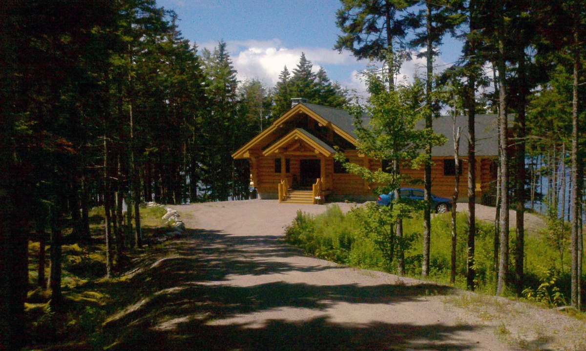 South Gouldsboro Cabin | Outstanding Oceanfront Log Home near Acadia National Park