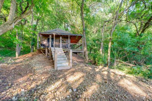 Powell Apartment | Ozark 'Blue Jean Cabin' w/Trails & Fishing Pond